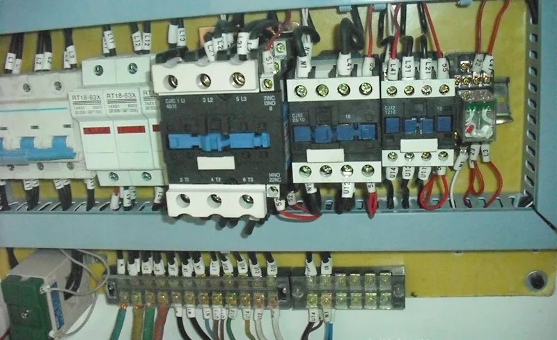 Wide web varnish machine