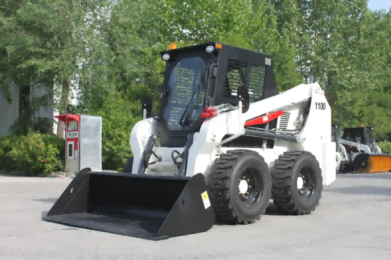 Wheeled Compact Loader0